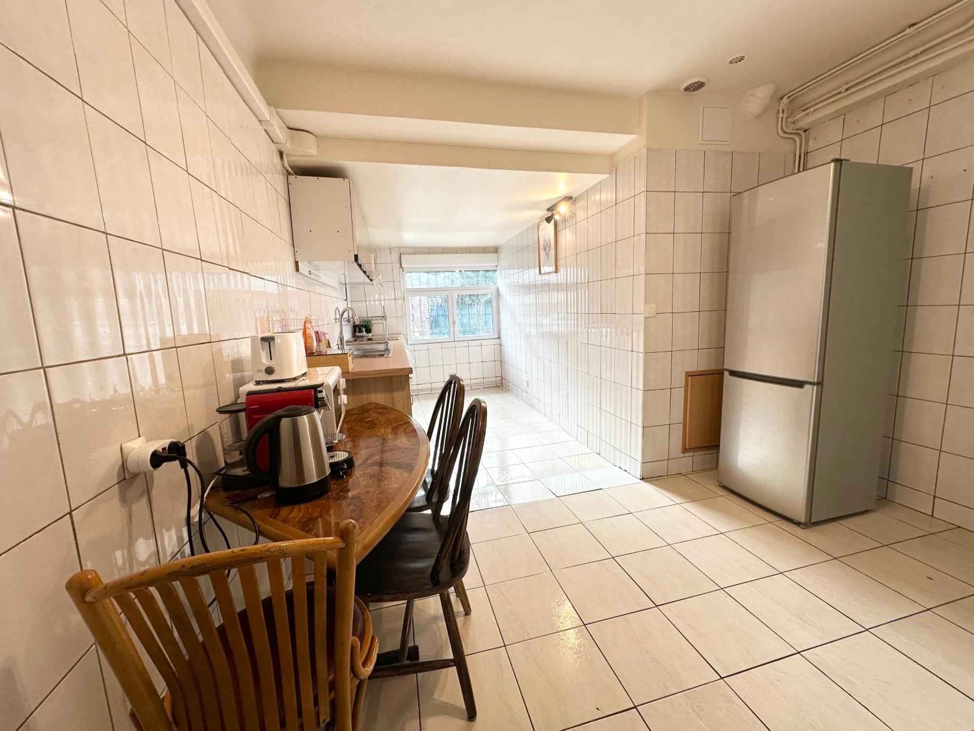 La Maison Est Situee En Face De La Gare Bondy Luaran gambar